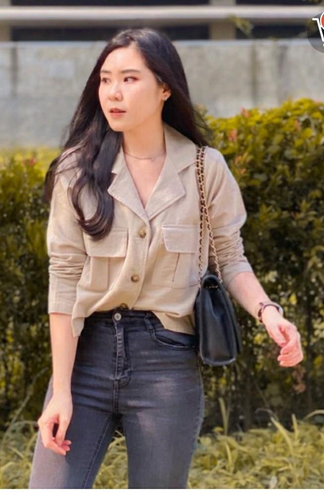 Crop linen pocket shirt by KANON BASIC 