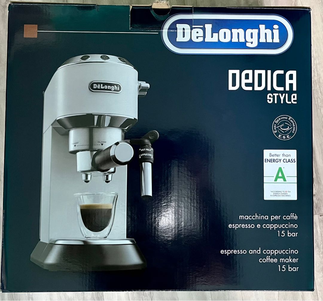 De'Longhi Dedica Style EC685.W Pump 