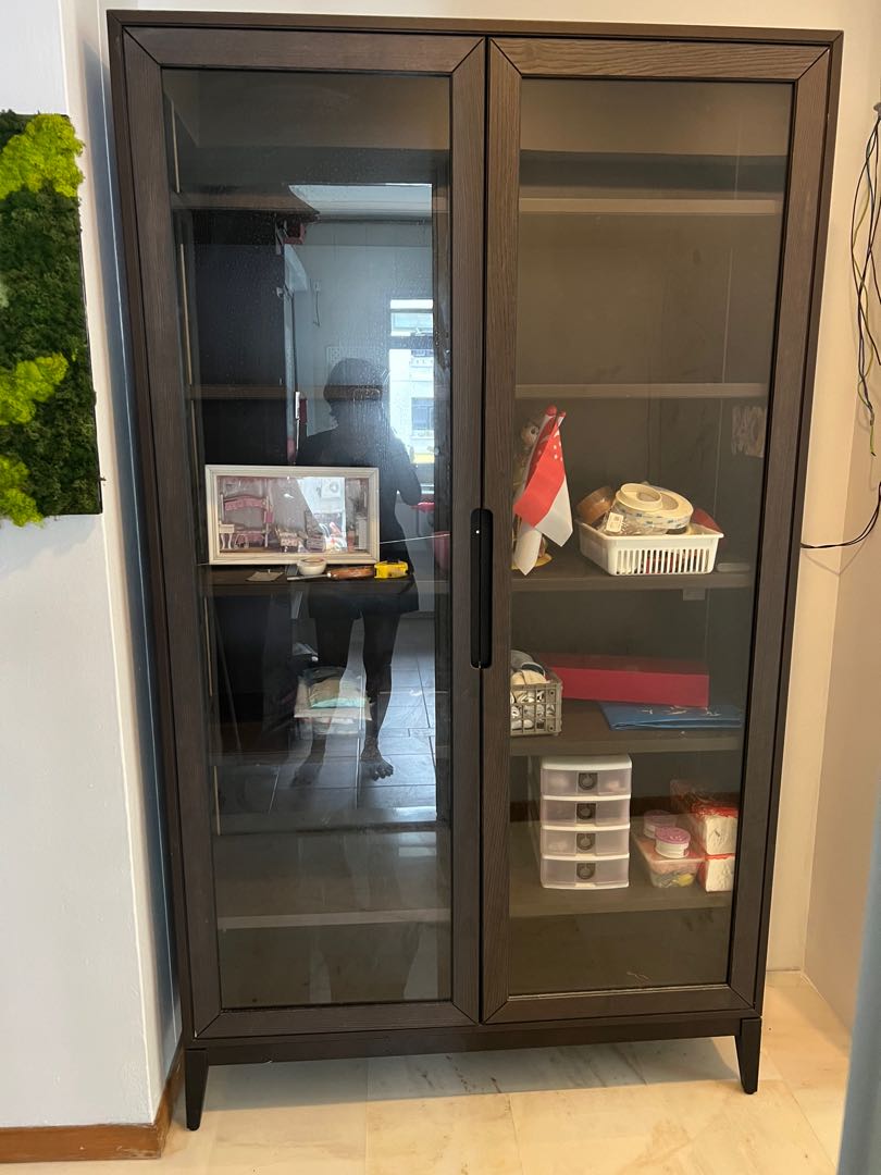 Regissor glass door shop cabinet