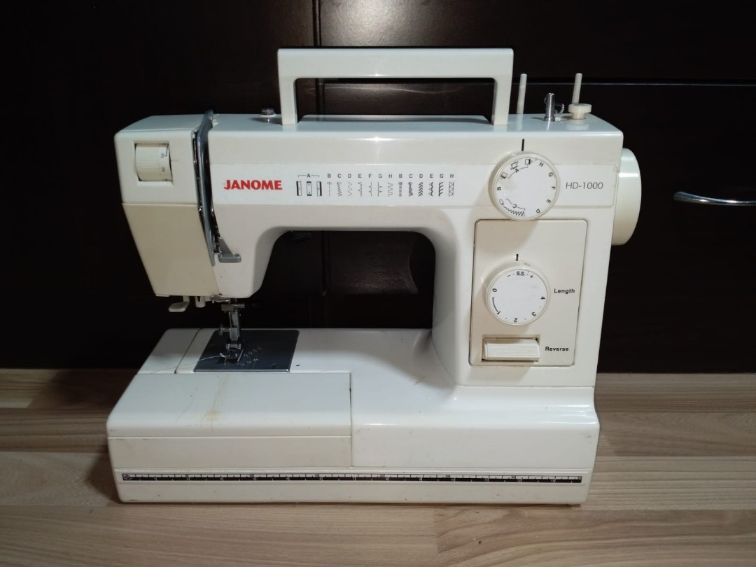 JANOME HD1000 Sewing Machine, Hobbies & Toys, Stationery & Craft