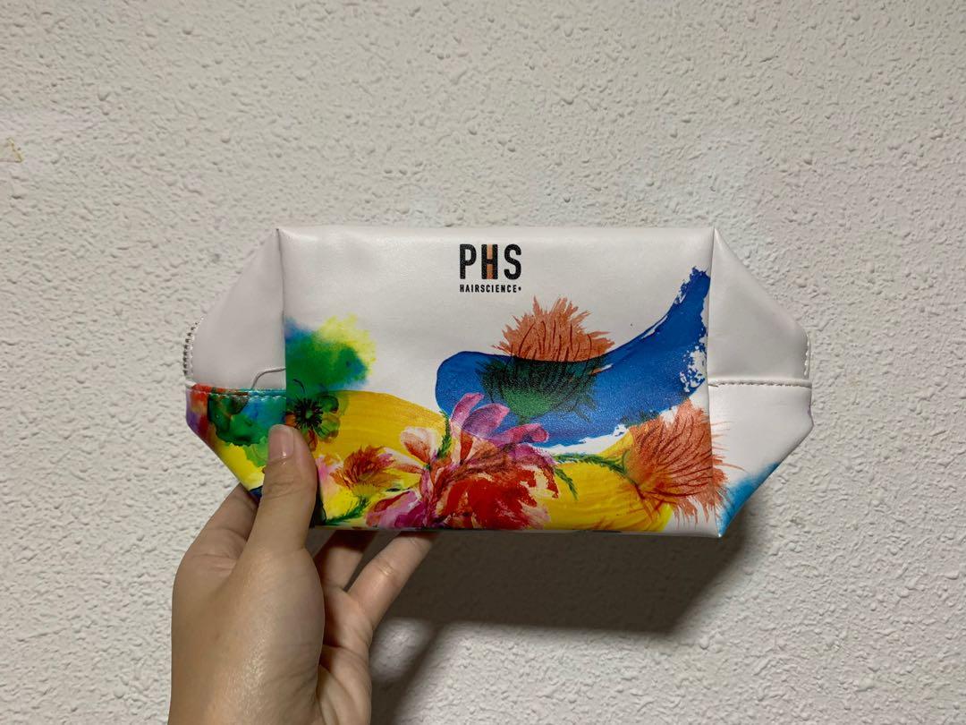 Makeup pouch (Category: Purses & Pouches) located in Singapore. Submitted by c10oudwalker (Listing ID 1132034332, Image 1). Description: .