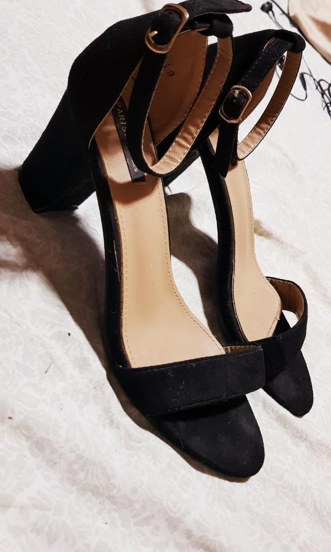 Parisian Black/White Sandals, Women's Fashion, Footwear, Slippers and  slides on Carousell