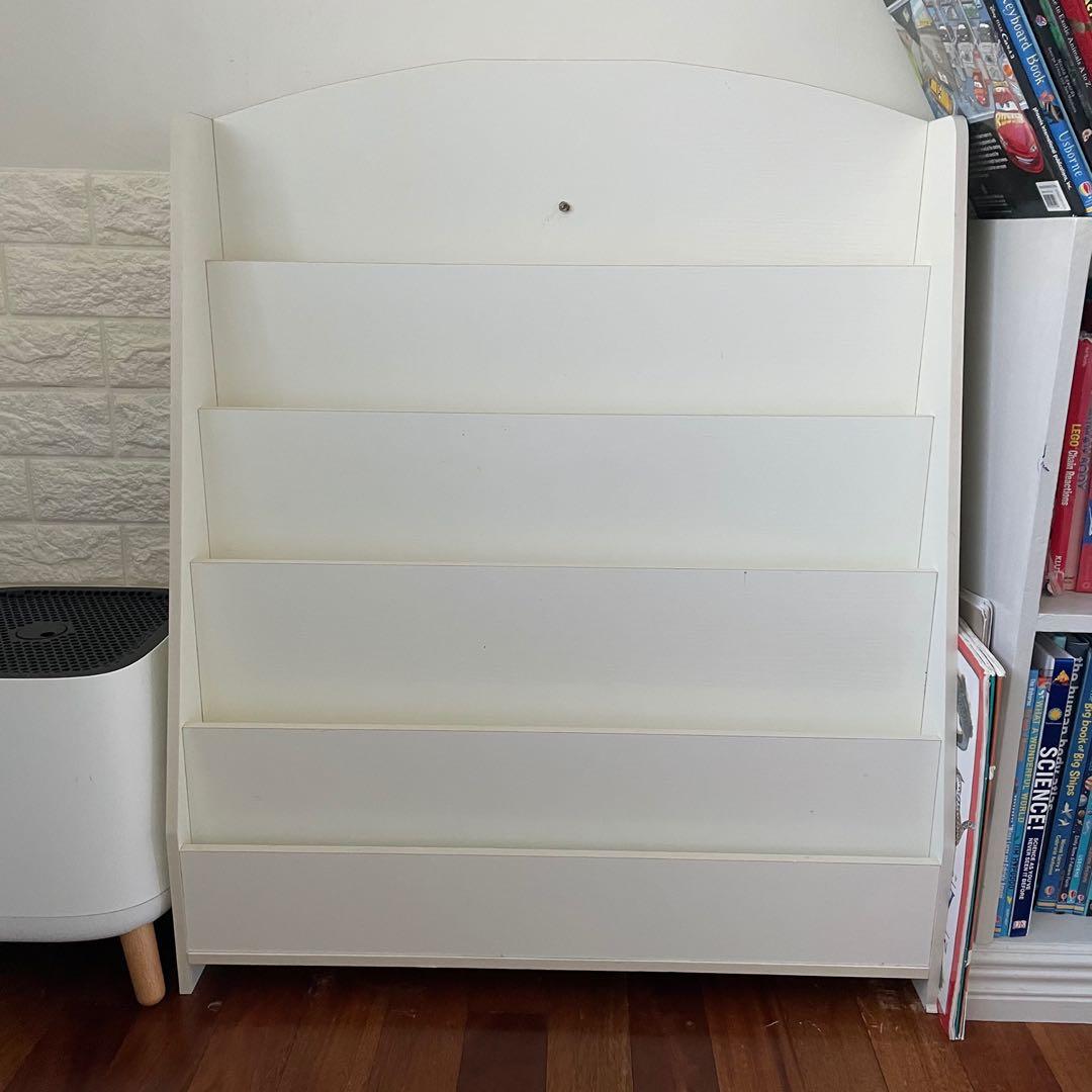 Preloved: Montessori Bookshelf in White (Category: Kids Wardrobes & Storage) located in Pasig City. Submitted by plantetc (Listing ID 1132065425, Image 2). Description: In very good condition Please swipe to left to see all photos of the shelf One part of the bottom has a chip Disassembled when delivered Included an Allen wrench for ease of assembly Easy to reach books encourage your kids to read independently. Size: 80*95*30 cm Material: MDF woo
