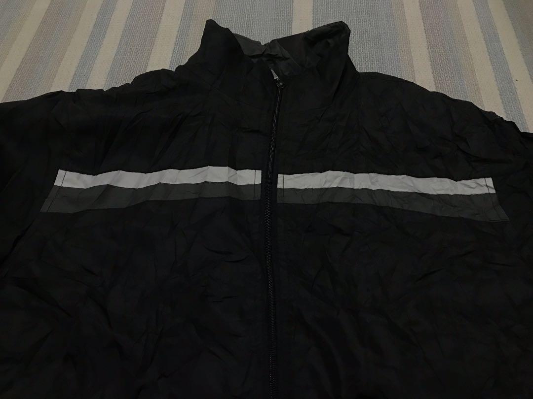 Barn Black (M), Olah Raga, Baju 