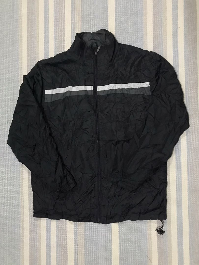 Barn Black (M), Olah Raga, Baju 