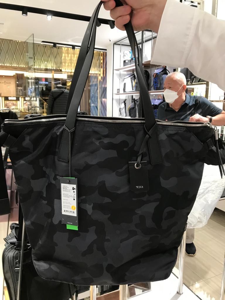 Tumi Hope Tote, Women's Fashion, Bags & Wallets, Tote Bags on Carousell