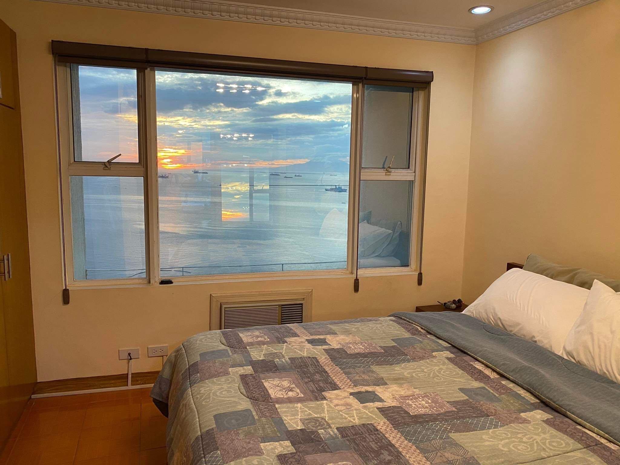 2 bedroom unit for sale facing Manila bay including one parking
