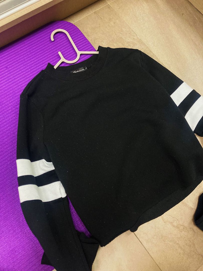 semi cropped sweater