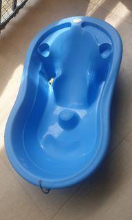 Bathtub Malaki sya 4ft w/Bath Tub Cushion Safety Net, shower cap & baby tabo