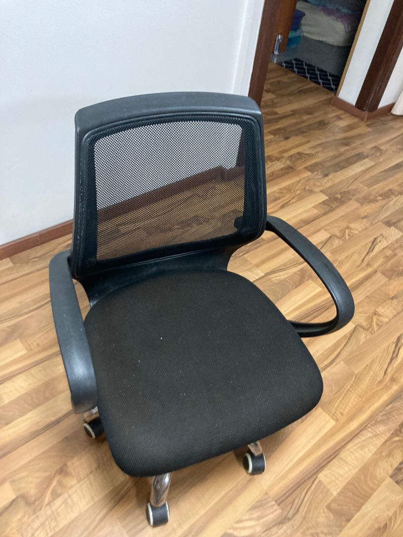 Black computer chair, Furniture & Home Living, Furniture, Chairs on