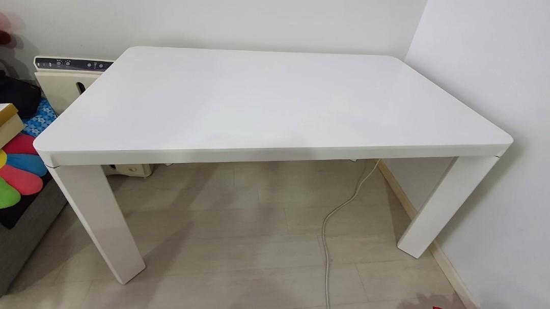 Dining table (Category: Tables & Sets) located in Singapore. Submitted by shoppingcraze (Listing ID 1132332345, Image 1). Description: look like new. cover with table cloths since day 1 of purchase. length :150cm width:90cm.