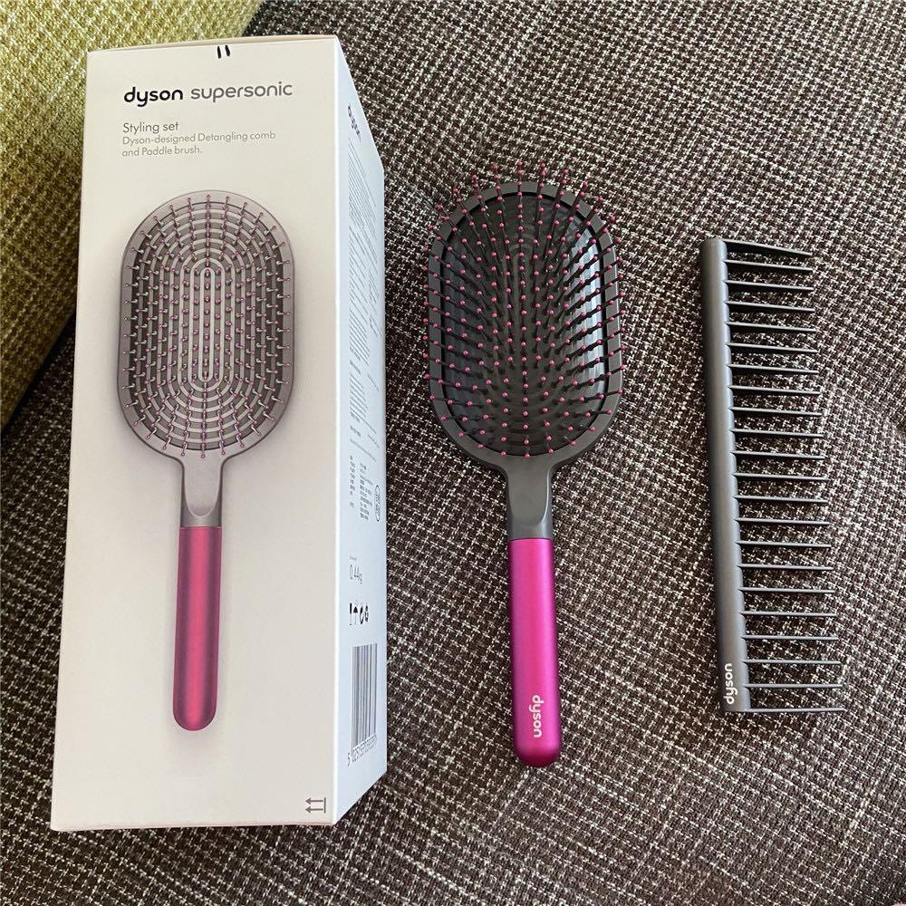 Dyson styling set (paddle brush & detangling comb), Beauty & Personal Care,  Hair on Carousell