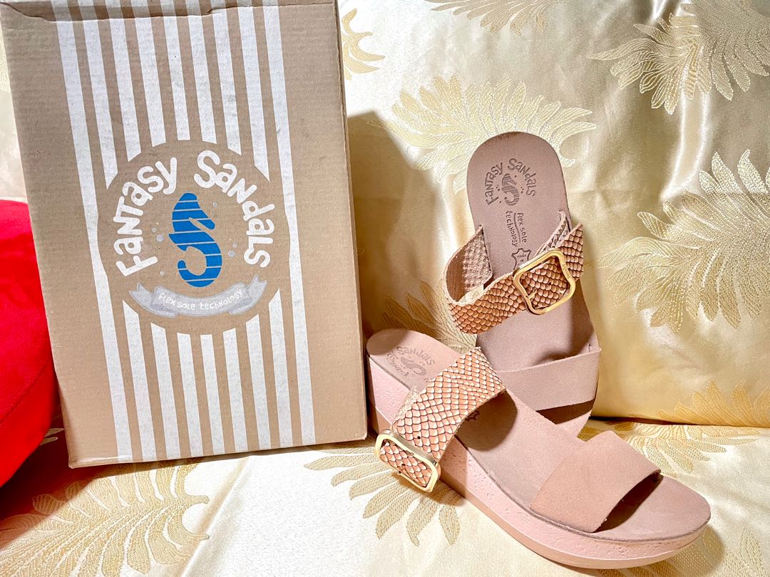Fantasy sandals flex sole technology