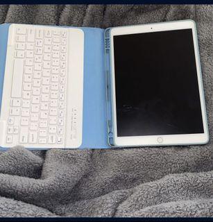 Ipad Air 3 with case and keyboard