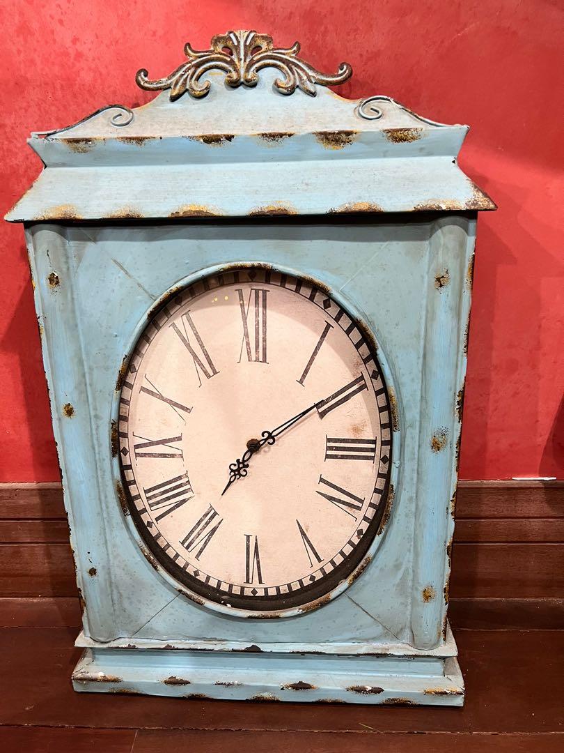 Large vintage looking clock, Hobbies & Toys, Memorabilia & Collectibles