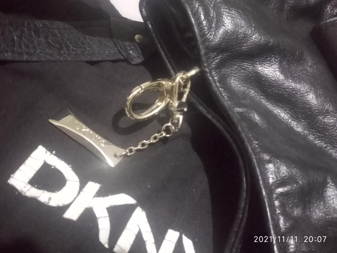 DKNY Tote black pure leather (Category: Luxury Bags & Wallets) located in Pasig City. Submitted by debfallar (Listing ID 1132309003, Image 3). Description: Original DKNY black leather tote for women on the go. Spacious but not bulky. It goes well with any casual outfit. Rarely used. All original with dust bag. Used only twice Specs: 13inH x 16inW x 5in Base. Handle Drop: 8.5in RFS: decluttering Mode of payment: GCash, Paymaya, BPI..