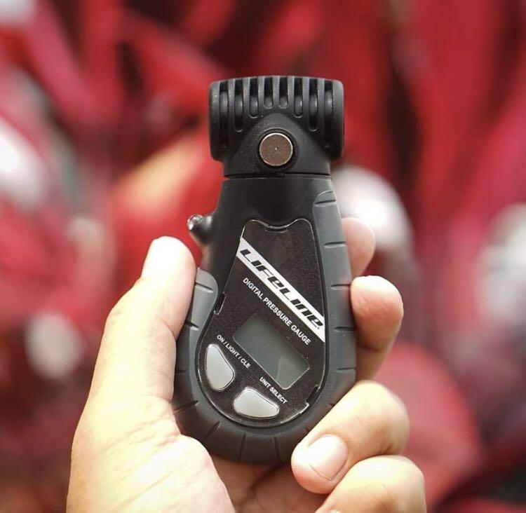 LifeLine Digital Bike Pressure Gauge Bicycle Tire / Fork / Suspension