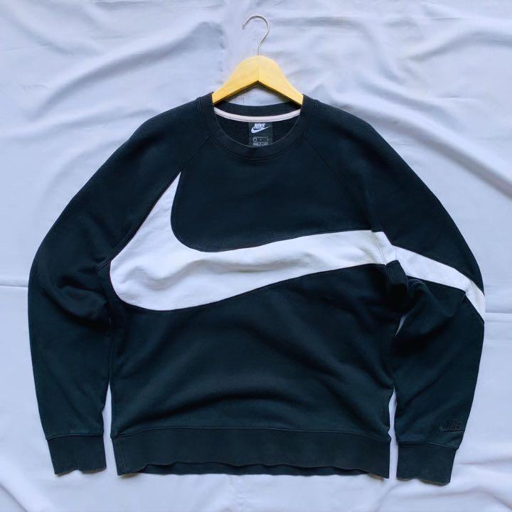 Nike big 2024 swoosh crewneck