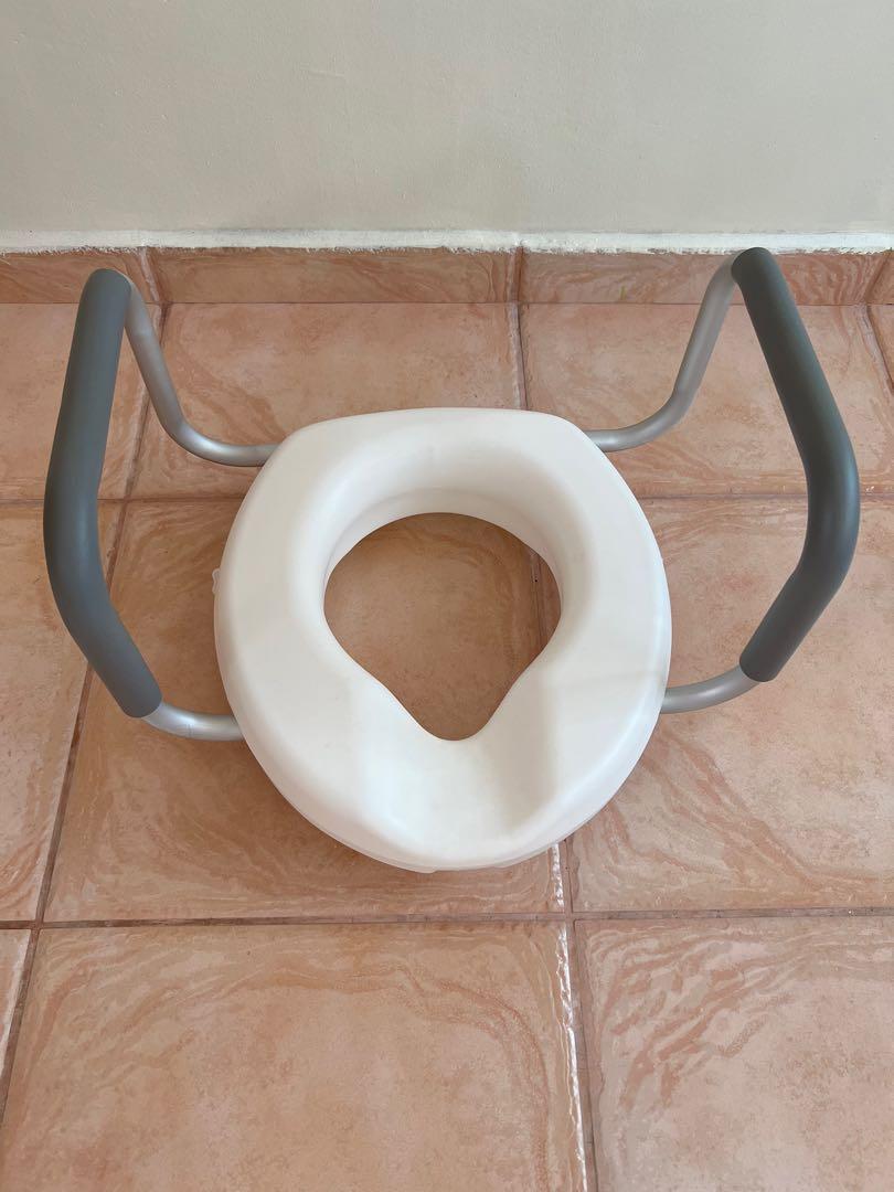 Raised toilet seat with Armrest, Health & Nutrition, Assistive