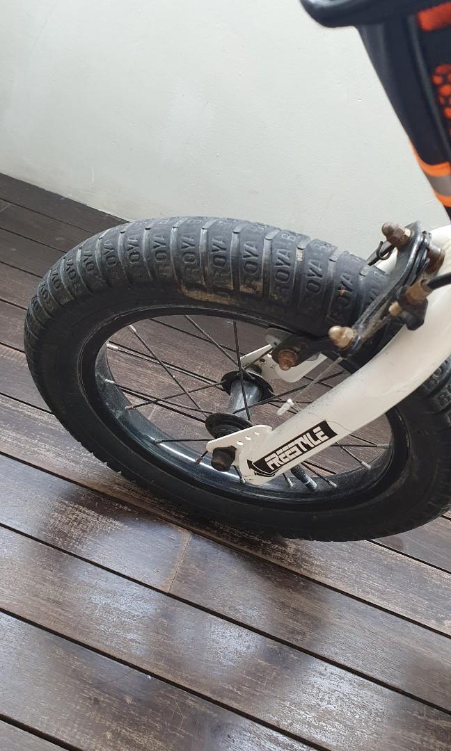 Royal Baby Freestyle 14 Inch with training wheels and extended height; Kids Bike, Sports