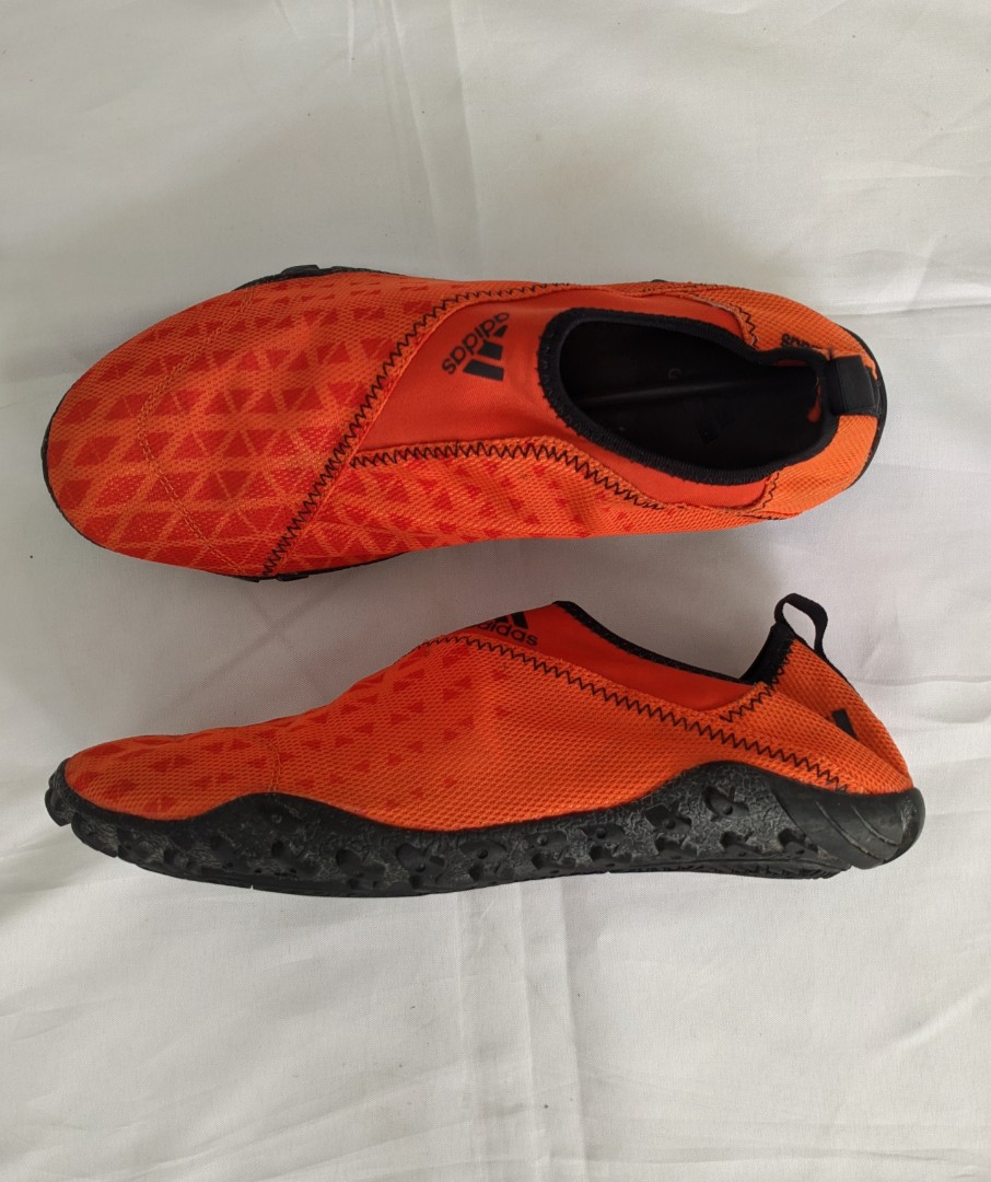 Sepatu top adidas kurobe