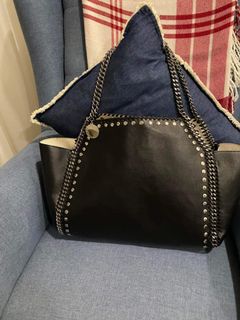 (Category: ) located in . Submitted by glamwithmeee (Listing ID 1132323616, Image 1). Description: .