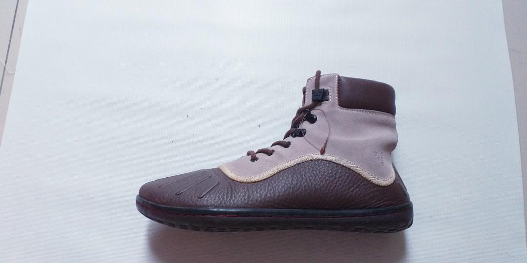 TERRA PLANA VIVOBAREFOOT JAPAN IMPORT PATENTED NATURAL MATERIALS FOOTWEAR  MAXIMUM BAREFOOT COMFORTABILITY DURABLE BREATHABLE LIGHTWEIGHT SOFT  FLEXIBLE HIGH-TOP SNEAKERS. SIZE . LIKE NEW CONDITON /10. NEW ITEM  PRICE 1388 NEGOTIABLE, Men's Fashion,
