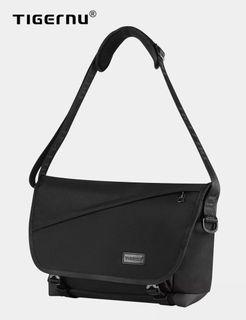 Tigernu Black Sling/Messenger Bag