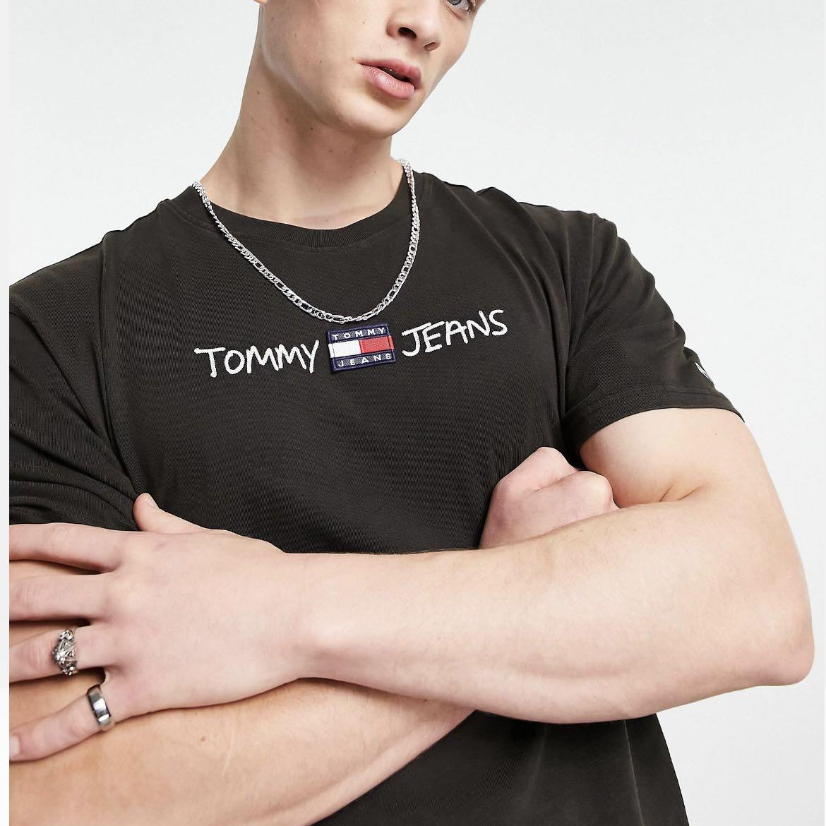 Tommy jeans script logo t shirt clearance