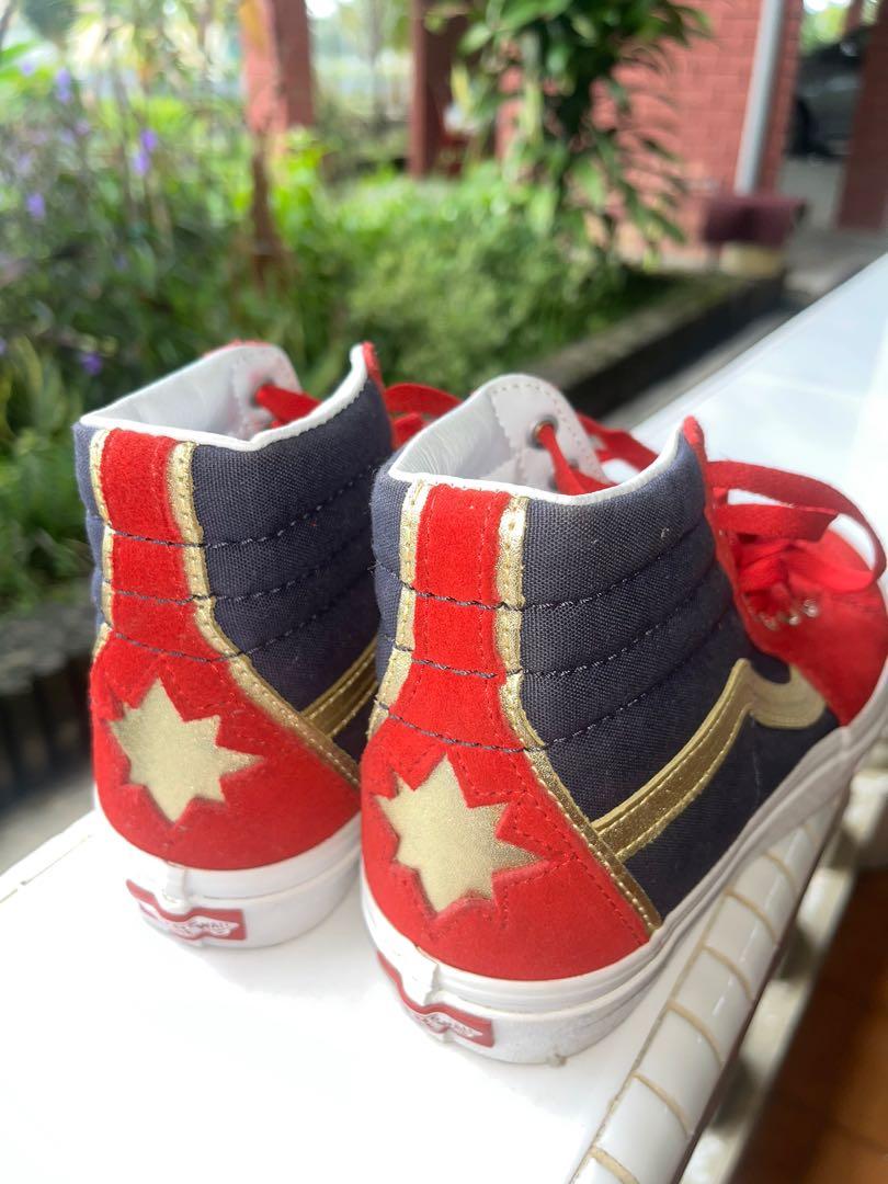 Captain top marvel vans
