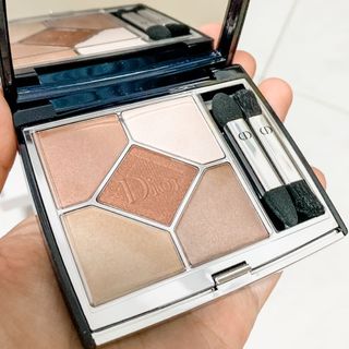 (Category: ) located in . Submitted by makeupandotherstuff (Listing ID 1132402878, Image 1). Description: .