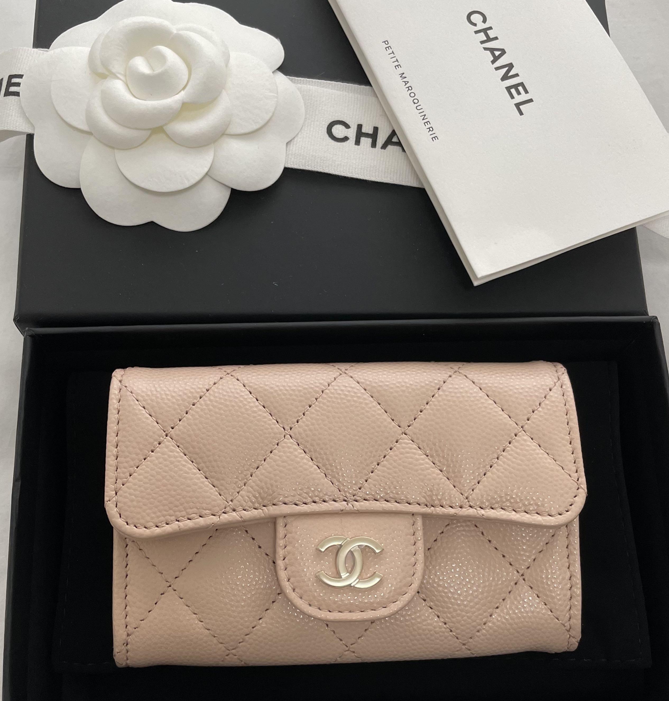CHANEL 19S Iridescent Beige Classic Card Holder Pearly CC *New - Timeless  Luxuries