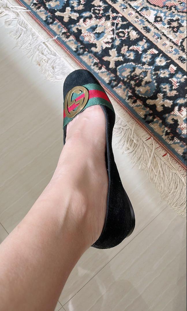 Excellent condition Authentic Gucci gg suede flats 37.5 P8 800