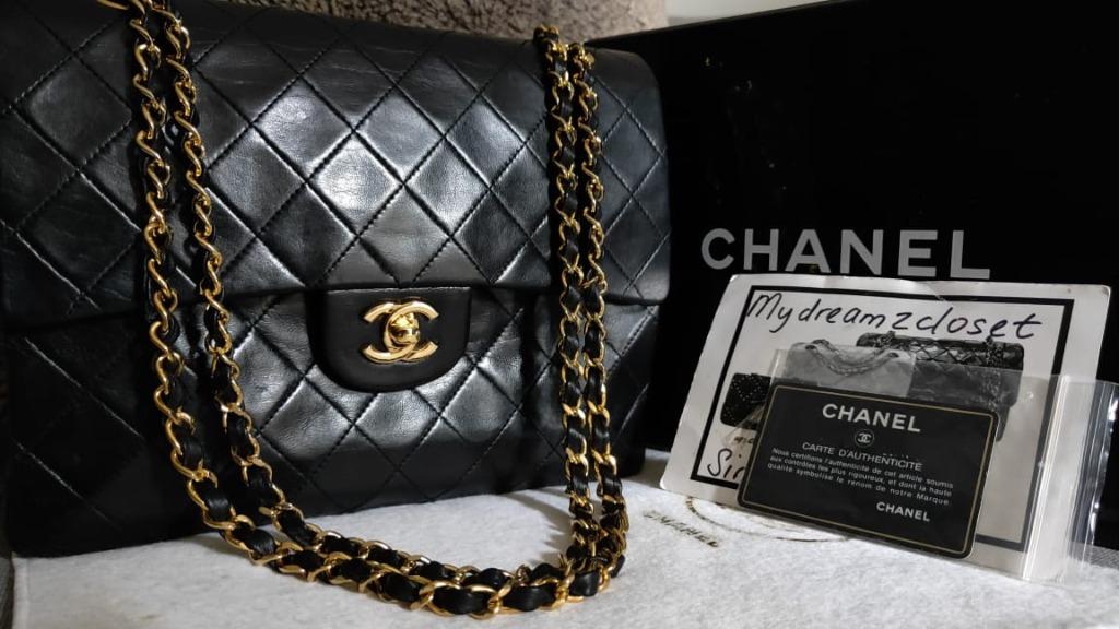 Timeless Chanel Vintage chevron classic flap Black Lambskin ref.233634 -  Joli Closet