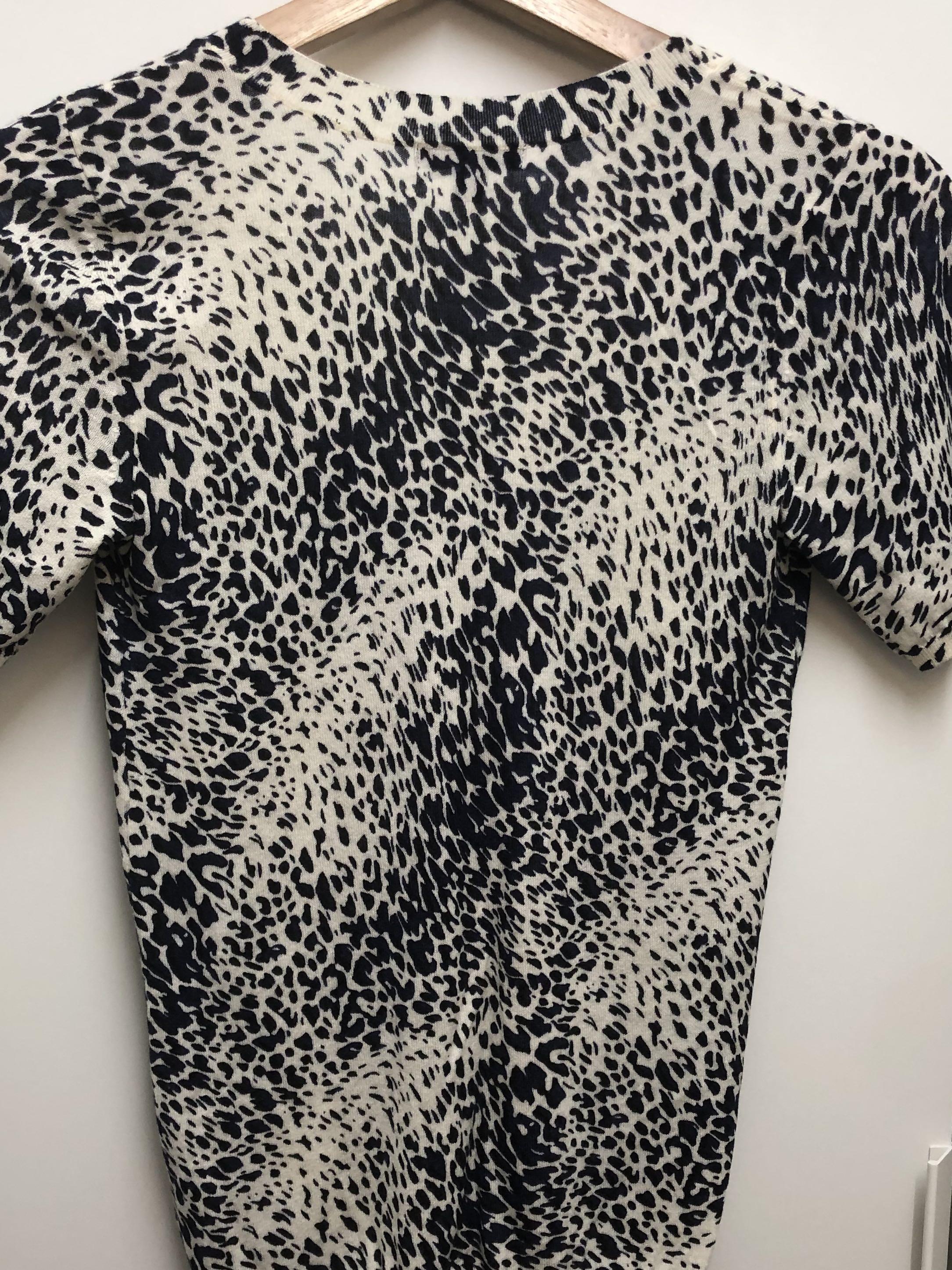 Gap Button Top (Category: Blouses) located in Butterworth. Submitted by peacex (Listing ID 1132531764, Image 3). Description: Way too small for me, suitable for petites Material is really comfy btw!.