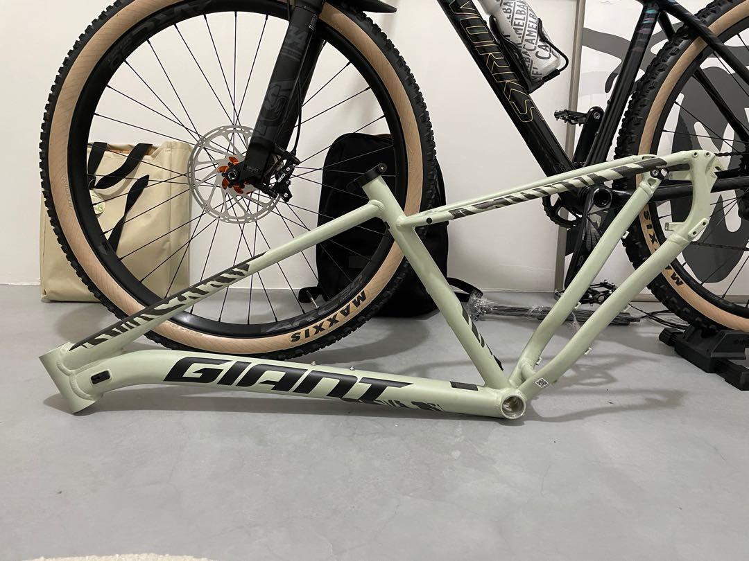 Giant talon frame 29 size m