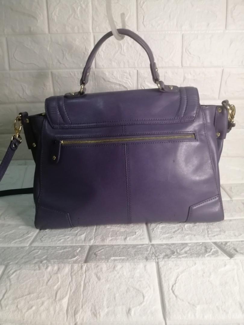Jill Scott Satchel 2-way Leather Handbag (Category: Luxury Bags & Wallets) located in Las Pinas. Submitted by etoksi1234 (Listing ID 1132393718, Image 2). Description: Pre-loved Jill Scott Satchel 2-way Leather Handbag... Gold Tone hardware.. With some scratches on the leather please see photos for reference... Size: L-14" x H-8.5" x D-6" Please manage your expectations. All sales are final. Kindly examine pictures carefully when buying online. N