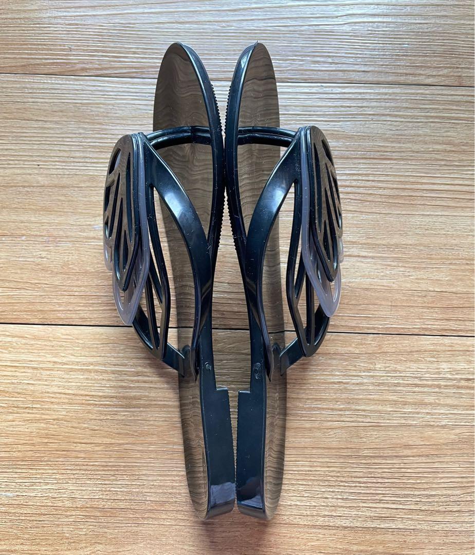 Fly flip store flops