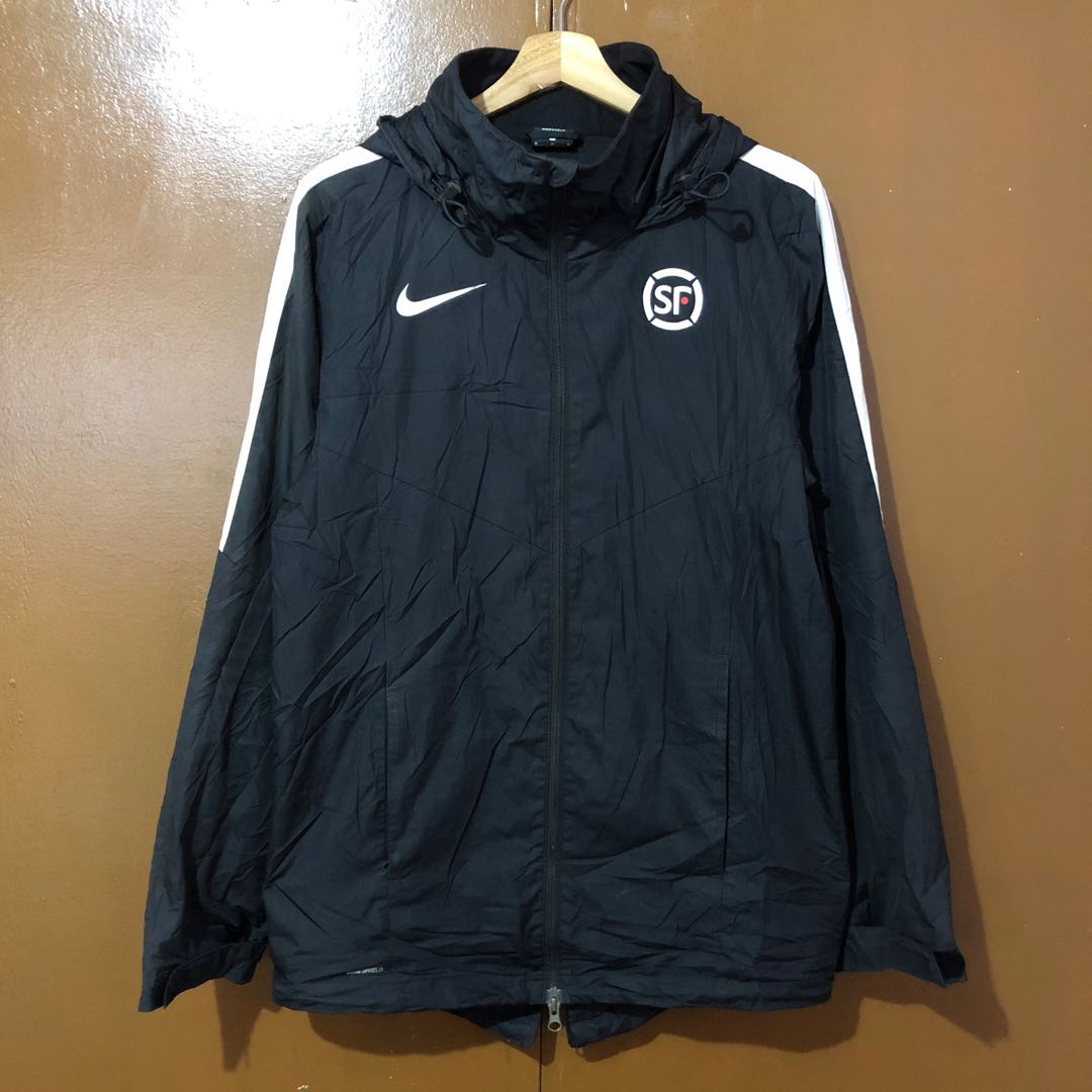 Nike hotsell shield windbreaker