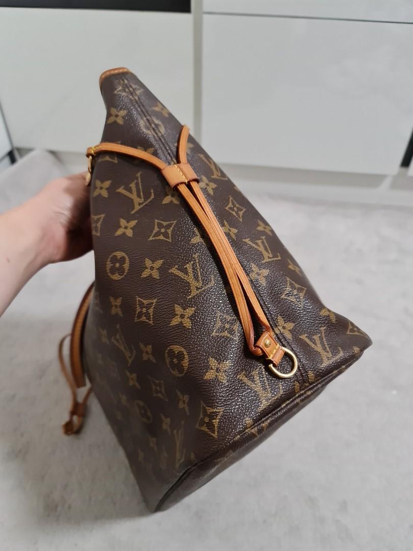 LV Neverfull MM black bag M45685, Luxury, Bags & Wallets on Carousell