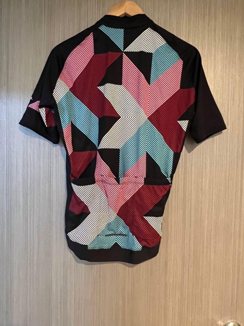 Rapha classics jersey (Category: Other Sports Equipment and Supplies) located in Singapore. Submitted by isellBeriGoodstuff (Listing ID 1132395080, Image 1). Description: Rahpa jersey for sales (Retro) Size: Large Only used 2 ride or less. Reason selling: Down size Slightly negotiate .