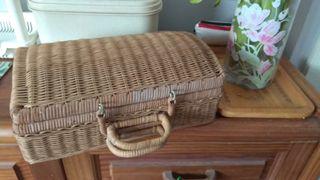Rattan picnic basket vintage