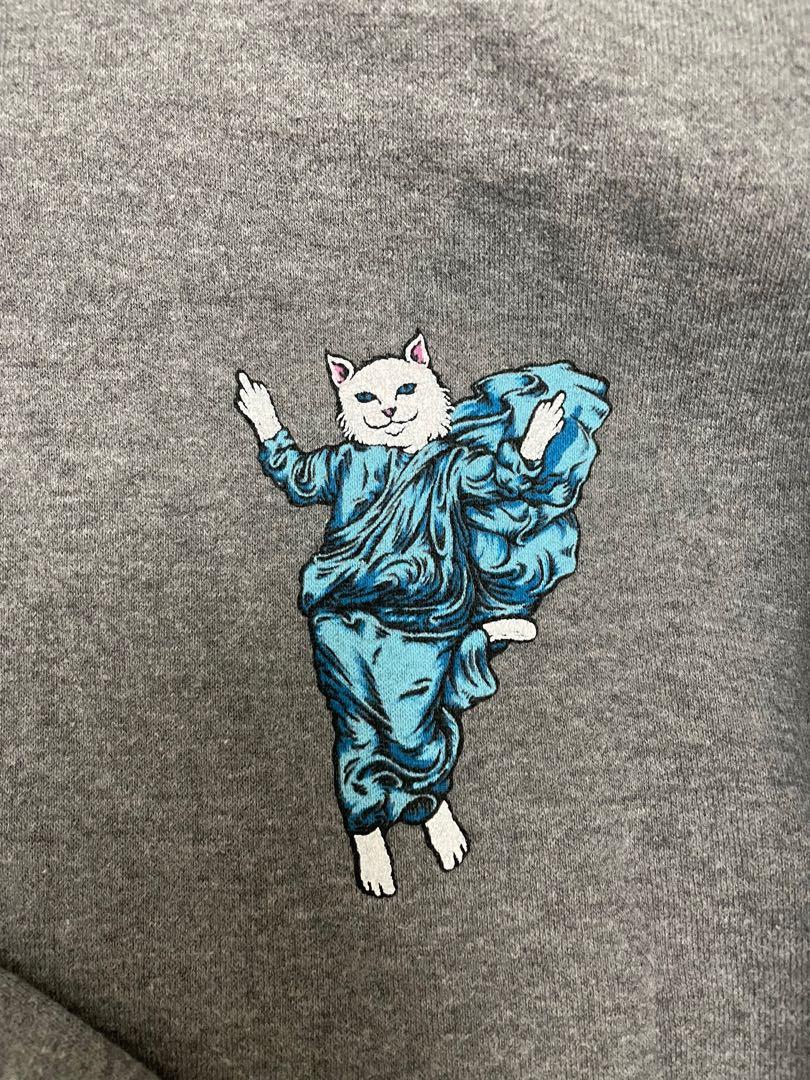 RipnDip （分類：運動服裝）位於 Hong Kong。 由 mmccmcmc1201 提交（商品編號 1132522909，圖片 4）。簡介： 衛衣99% 新，100%正版貨，購自香港代理，內有抓毛，男裝S , 我女仔著ok ,只著過1次，size: 手袖長62cm,衫長68cm,衫腳闊44cm,腋下闊54cm,膊頭位闊52cm。
