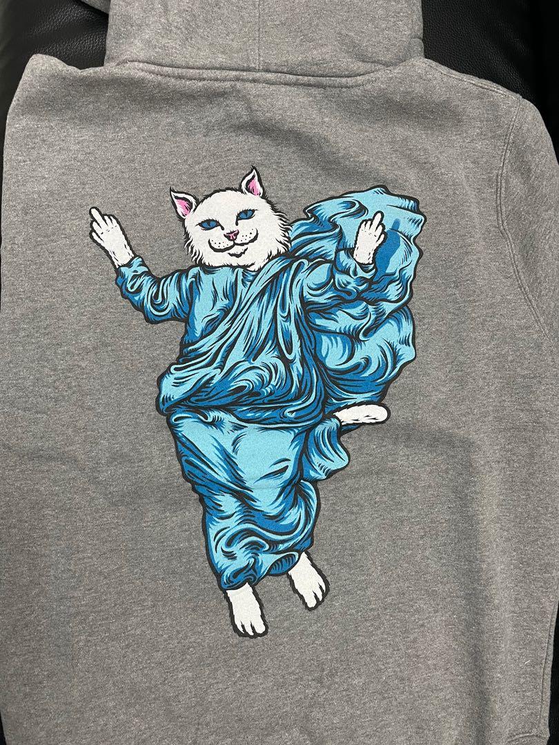 RipnDip （分類：運動服裝）位於 Hong Kong。 由 mmccmcmc1201 提交（商品編號 1132522909，圖片 6）。簡介： 衛衣99% 新，100%正版貨，購自香港代理，內有抓毛，男裝S , 我女仔著ok ,只著過1次，size: 手袖長62cm,衫長68cm,衫腳闊44cm,腋下闊54cm,膊頭位闊52cm。