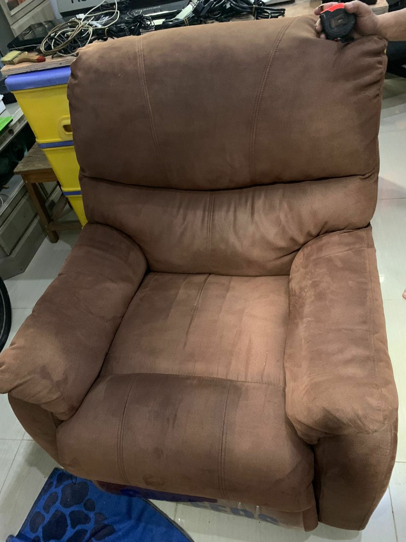 SOFA RECLINER INFORMA CHEERS, Perabotan Rumah di Carousell
