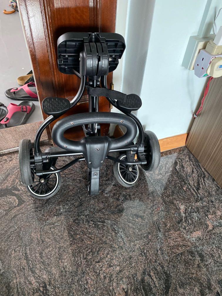 Strollers (Category: Strollers) located in Singapore. Submitted by cyncwy (Listing ID 1132451548, Image 4). Description: Collapsible, detachable, easy to keep and bring out .