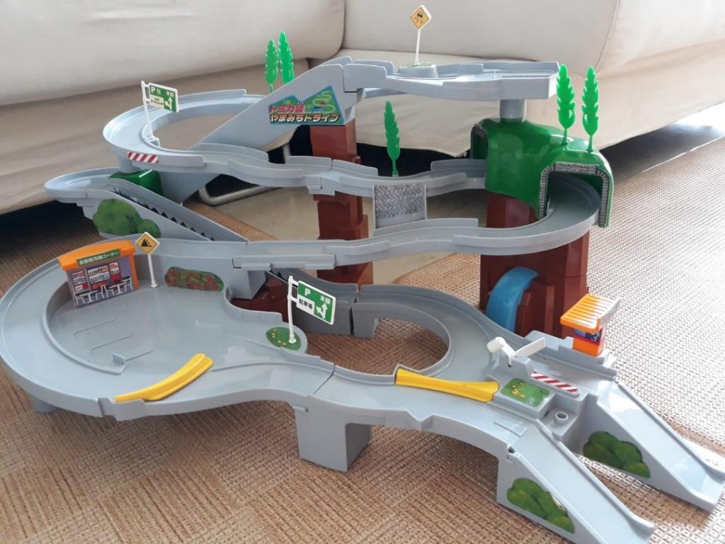 Takara tomy outlet car track