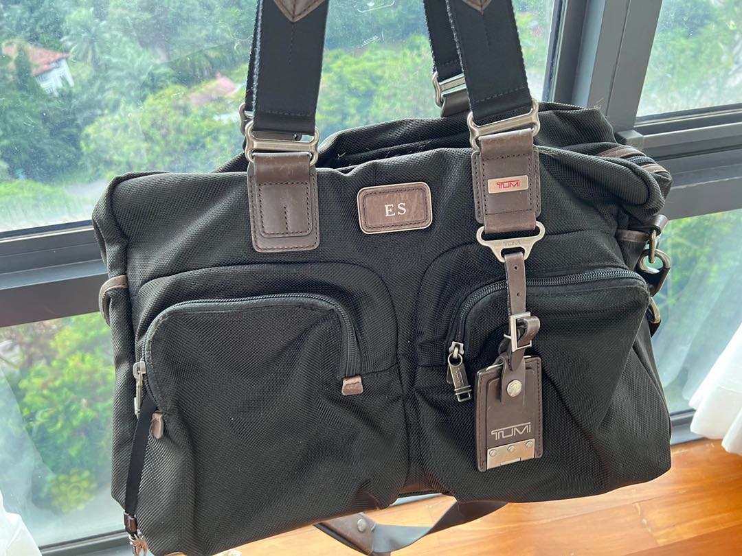 Tumi Gym bag, Men's Fashion, Bags, Belt bags, Clutches and Pouches on