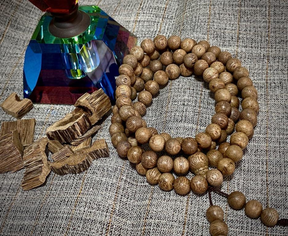 Agarwood beads top