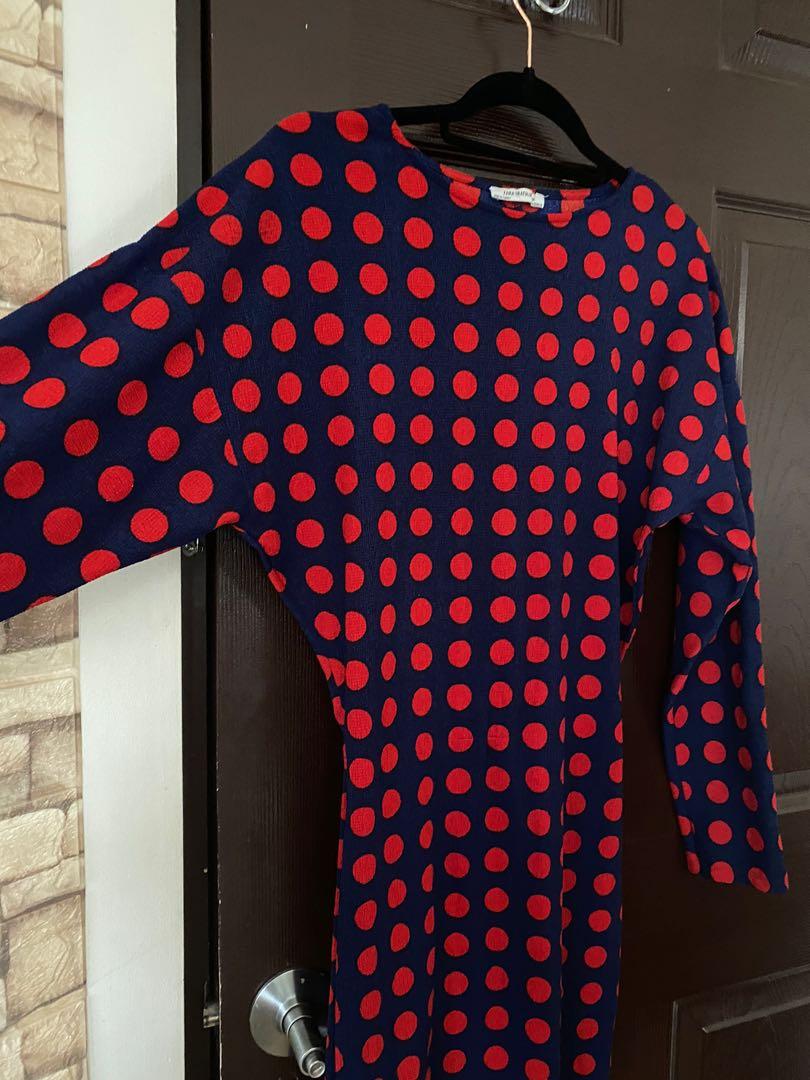 Zara Polka dress (Category: Dresses) located in Manila. Submitted by meltsy (Listing ID 1132412888, Image 3). Description: Zara trafaluc polka blue and red dress Falls about 2 inches below the knee. I’m 5’2 for reference. Semi stretchable Bust approx 34 inches Waist approx 26 inches Length 37 inches RFS: Not using anymore.
